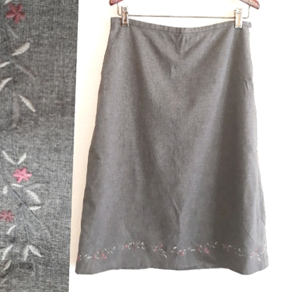 GAP Gray A-Line Skirt with Floral Embroidered Hem - Size 2 Dressy Gray Skirt